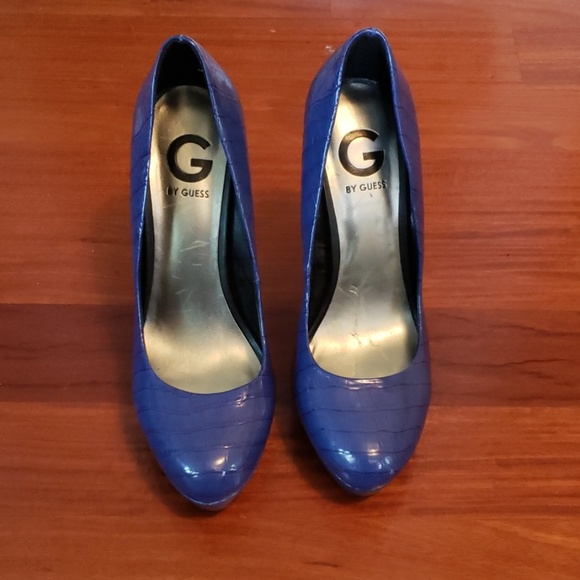 G by Guess royal blue shoe with black heels. - Picture 5 of 6